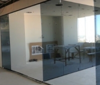 Изготовление серий стеклянных перегородок офисных помещений